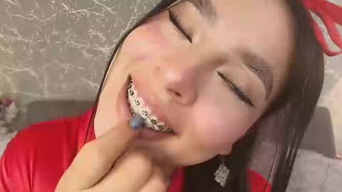 Snapshot of mia_roux13 chatting on February 27, 6:53 pm Mia Roux online show from February 27, 6:53 pm