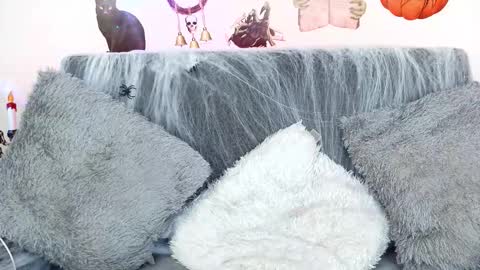 Snapshot of mia_roux13 chatting on October 16, 7:48 pm Mia Roux online show from October 16, 7:48 pm