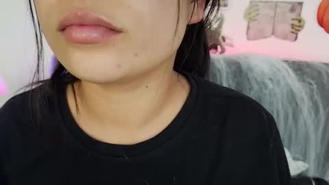 Snapshot of mia_roux13 chatting on October 18, 12:13 am Mia Roux online show from October 18, 12:13 am