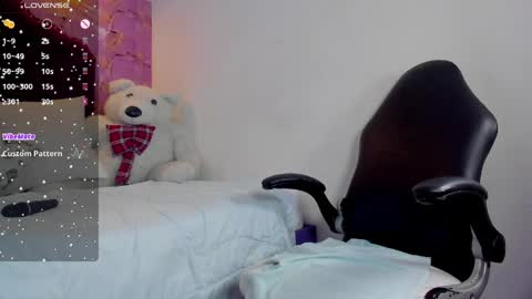 Snapshot of mia_rouxx1 chatting on April 6, 4:46 am Mia online show from April 6, 4:46 am