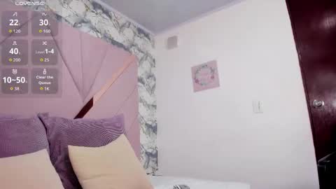Snapshot of mia_rouxx1 chatting on April 29, 4:38 am Mia online show from April 29, 4:38 am