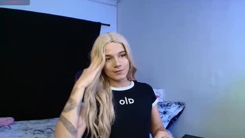 Snapshot of mia_russe13 chatting on October 19, 9:04 pm 13 online show from October 19, 9:04 pm