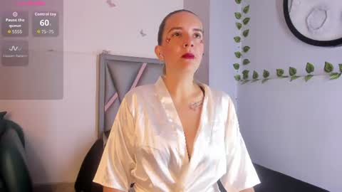Snapshot of mia_salome23 chatting on July 9, 11:47 am mia_salome23 online show from July 9, 11:47 am