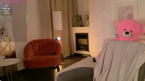 Snapshot of mia_silk chatting on May 8, 6:30 am Mia online show from May 8, 6:30 am