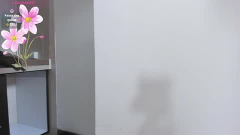 M I A online show from April 17, 12:19 pm