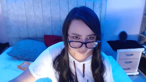 mia_smithl online show from December 30, 8:54 am