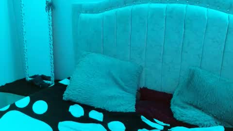 mia_smithl online show from January 12, 1:37 pm