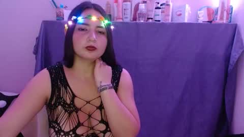 mia_smithl online show from January 22, 8:40 am