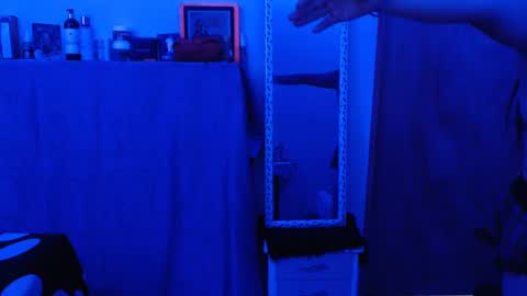 mia_smithl online show from March 6, 9:47 am