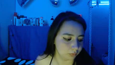 mia_smithl online show from March 11, 9:13 am