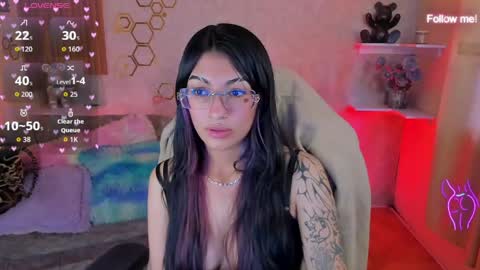 Mia online show from June 7, 1:26 pm