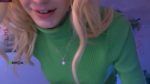 Snapshot of mia_starrr_ chatting on February 9, 9:19 pm mia_starrr_ online show from February 9, 9:19 pm