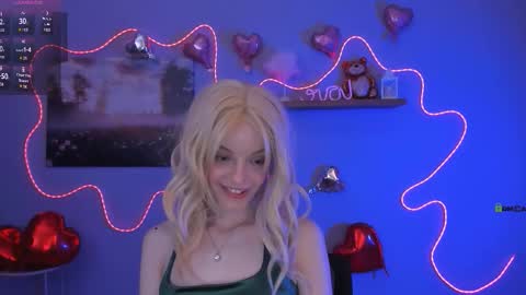 Snapshot of mia_starrr_ chatting on February 18, 8:38 pm mia_starrr_ online show from February 18, 8:38 pm