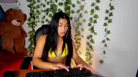Mia online show from June 18, 9:41 pm