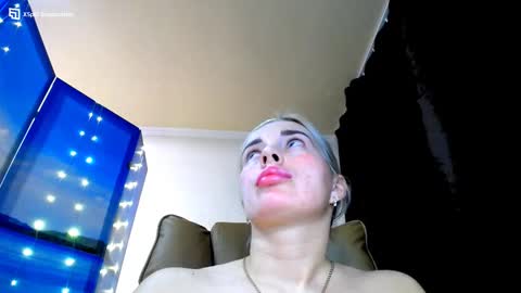 Snapshot of mia_sunnyy chatting on January 19, 11:32 pm Mia. online show from January 19, 11:32 pm