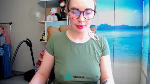 Mia. online show from March 13, 1:29 pm