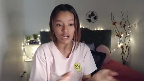 mia_sweetdc online show from December 5, 7:06 pm