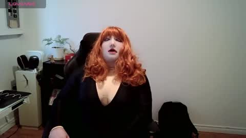 Snapshot of mia_the_doll chatting on May 14, 7:31 pm Mia the Doll online show from May 14, 7:31 pm