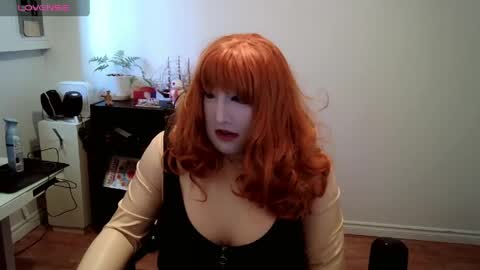 Snapshot of mia_the_doll chatting on May 20, 9:21 pm Mia the Doll online show from May 20, 9:21 pm