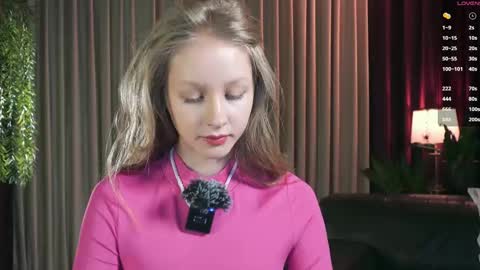 Mia online show from November 26, 10:16 am