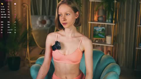 Snapshot of mia_vebes chatting on May 23, 1:37 pm Mia online show from May 23, 1:37 pm