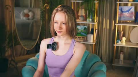 Snapshot of mia_vebes chatting on June 5, 7:30 pm Mia online show from June 5, 7:30 pm