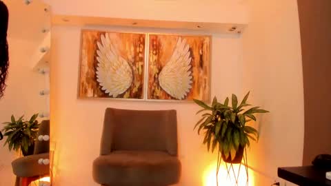 Snapshot of mia_velve chatting on May 11, 11:16 am Mia online show from May 11, 11:16 am
