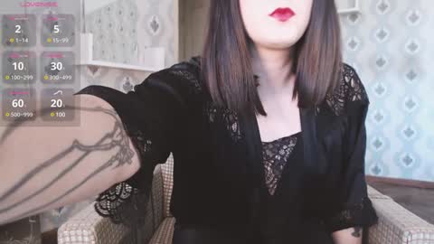 mia_wallase online show from December 8, 3:35 pm