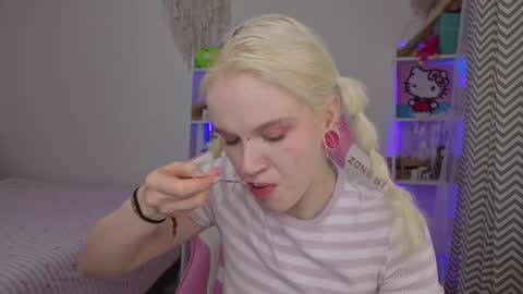 Mia online show from April 12, 3:22 am