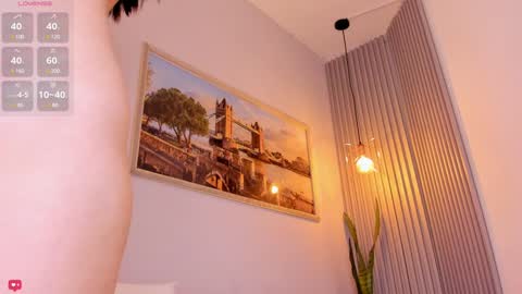 Mia White  online show from December 9, 6:25 pm