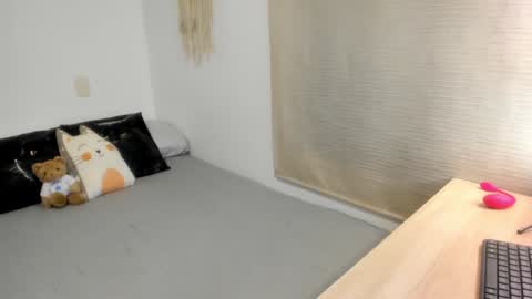 Snapshot of mia_xgray chatting on January 29, 9:28 pm Mia   online show from January 29, 9:28 pm