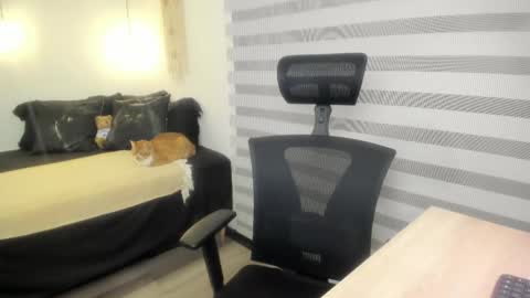 Snapshot of mia_xgray chatting on October 17, 10:12 pm Mia   online show from October 17, 10:12 pm