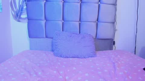 Snapshot of miaa_06 chatting on December 6, 8:26 am mia  nicolle online show from December 6, 8:26 am