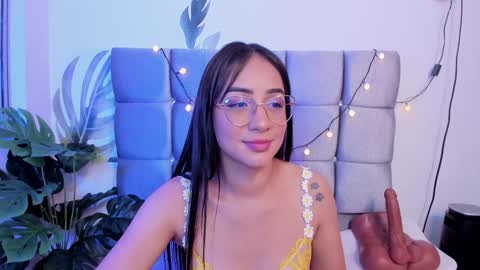 Snapshot of miaa_06 chatting on February 7, 5:10 am mia  nicolle online show from February 7, 5:10 am