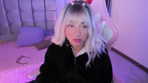 Snapshot of miaa_06 chatting on September 20, 2:45 am mia  nicolle online show from September 20, 2:45 am