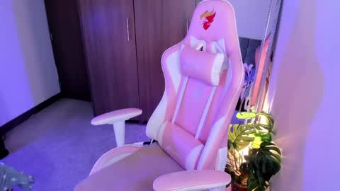 Snapshot of miaa_06 chatting on April 29, 11:11 pm mia nicolle online show from April 29, 11:11 pm