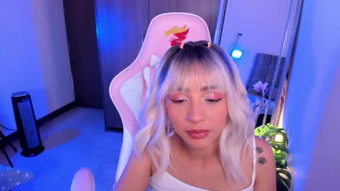 Snapshot of miaa_06 chatting on May 4, 1:23 am mia nicolle online show from May 4, 1:23 am