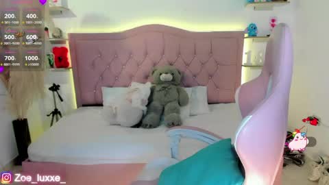 Mia online show from May 1, 9:19 pm