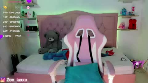 Snapshot of miaa_foxx_ chatting on June 2, 9:06 pm Mia online show from June 2, 9:06 pm