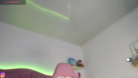 Snapshot of miaa_foxx_ chatting on June 20, 9:06 pm Mia online show from June 20, 9:06 pm