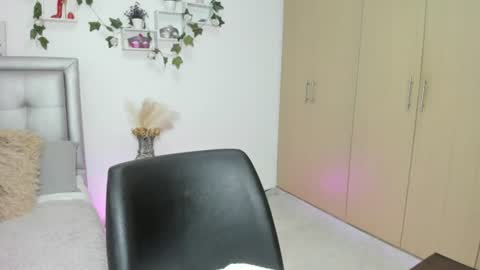 Snapshot of miaa_star_1x chatting on June 28, 11:38 am miaa_star_1x online show from June 28, 11:38 am