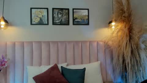 Mia online show from December 16, 3:22 am