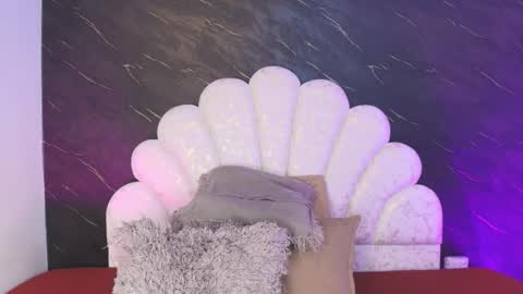 Mia online show from March 18, 12:08 pm