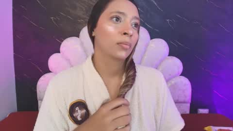 Mia online show from April 18, 12:09 pm