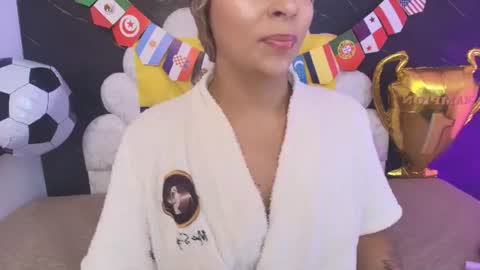 Snapshot of miaabrown__ chatting on July 10, 12:08 pm Mia online show from July 10, 12:08 pm