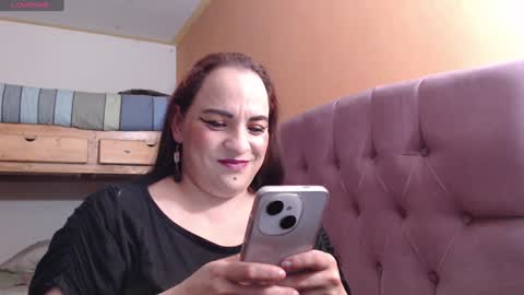 Snapshot of miaabrownn chatting on January 11, 9:15 pm MIA online show from January 11, 9:15 pm