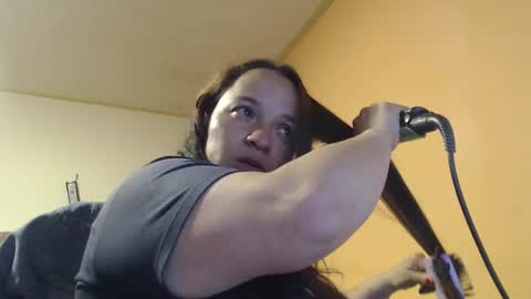 Snapshot of miaabrownn chatting on February 10, 9:15 pm MIA online show from February 10, 9:15 pm