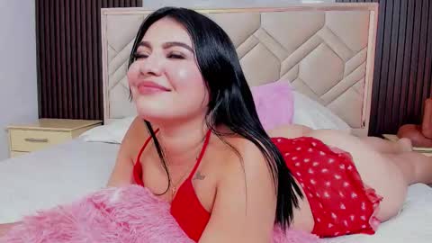 Snapshot of miaafarrel chatting on December 13, 7:53 pm Miaa Farrel online show from December 13, 7:53 pm