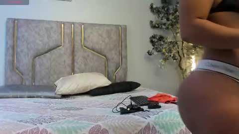 miaakittyy online show from June 20, 12:08 pm