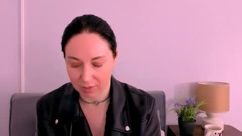 Snapshot of miaalluring chatting on April 25, 3:31 pm Mia online show from April 25, 3:31 pm